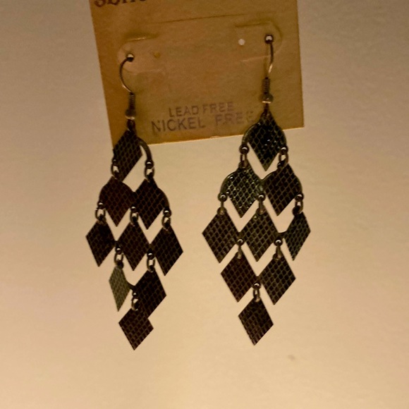 Dangling earrings - Picture 2 of 3